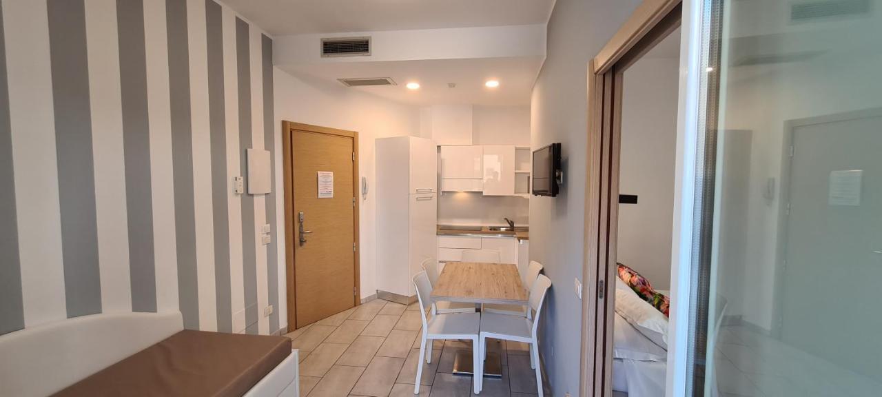 Rubino Apartments A 100Metri Dal Mare Riccione Exterior photo